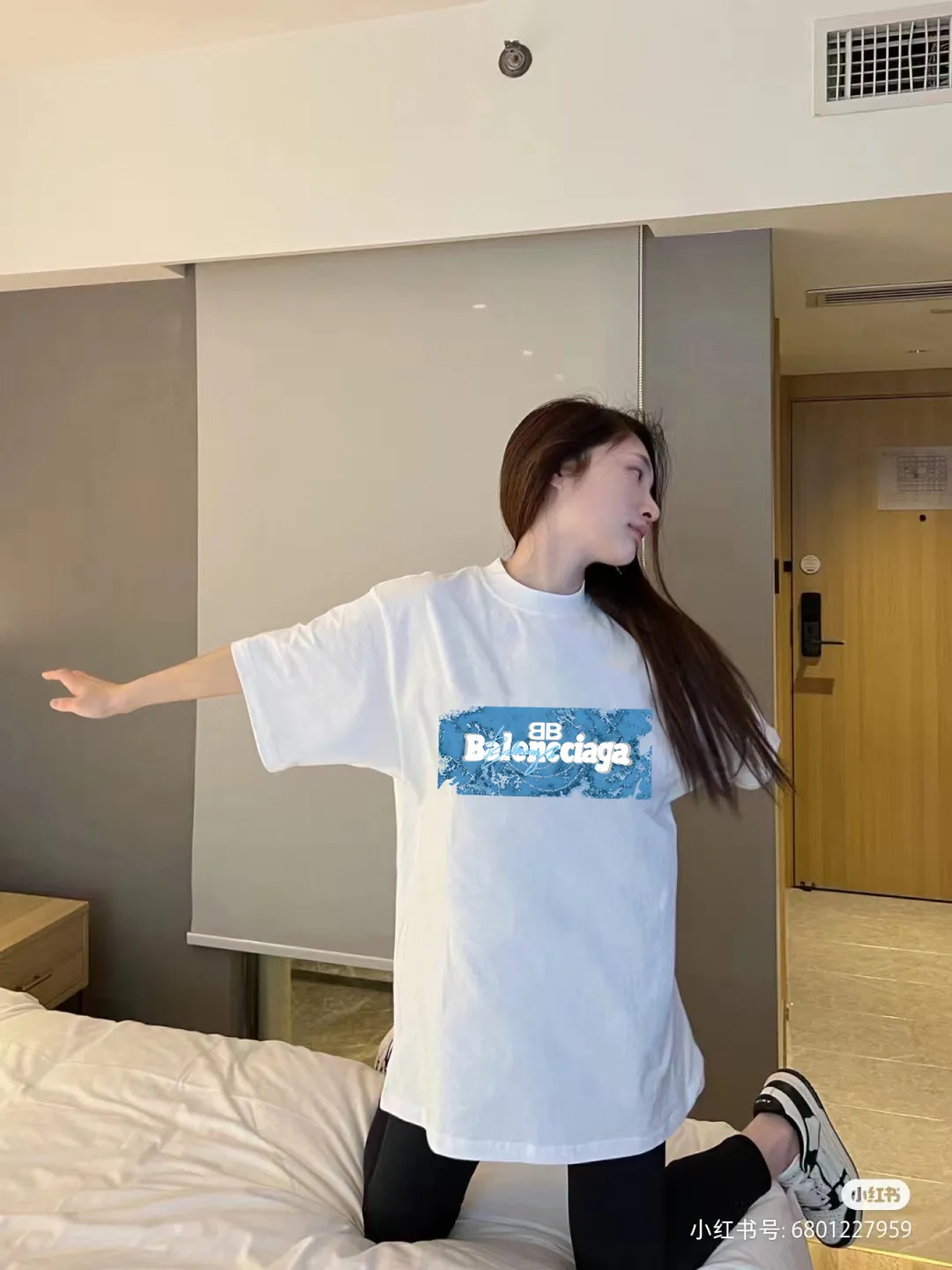 P80✨🔥 BALENCIAGA Paris lettering printed short-sleeved T-shirt. Custom-woven and dyed 300 grams of combed cotton heavyweight fabric. Zero color difference in threads. Perfect details. Different from the current currency version. Welcome to compare. Same Style for men and women. Must-sell in the picture above. Color: White Black Size: 1 2 3 4
